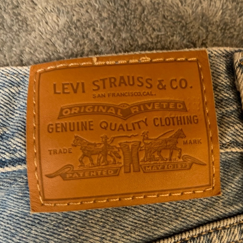 Levi’s Baggy Dad Jean Slightly Distressed Light Wash Size 26 /29” Inseam Midrise - Picture 11 of 14